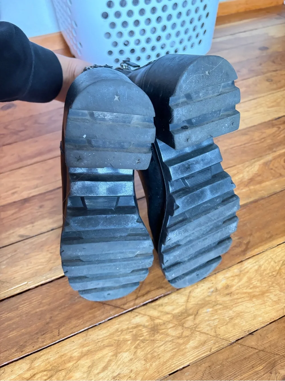 Source Unknown Black Leather Lug Sole Chelsea Booties